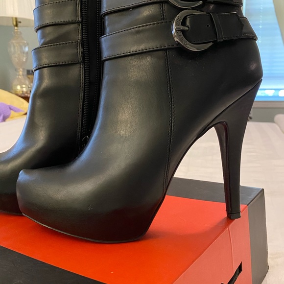 G by Guess GEMM size 8 bootie - Picture 1 of 5